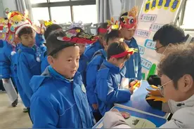 快乐无“纸”境 展现我风采 ——灞桥区三殿中心小学一年级无纸笔测试图片