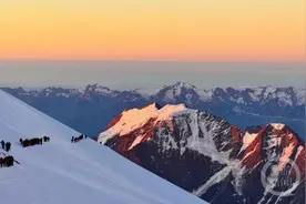 从央企辞职追逐登山梦 55岁女子成重庆首个登顶七大洲最高峰的人图片