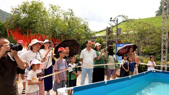 企鹅、海狮、水豚齐相聚 张家界黄龙洞景区“萌宠避暑季”正式开启