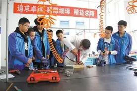 小学院大学校何以独树一帜图片