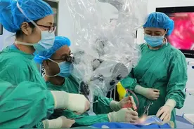 让“心”声变“新”声！青大附院为79岁高龄听障患者植入人工耳蜗图片