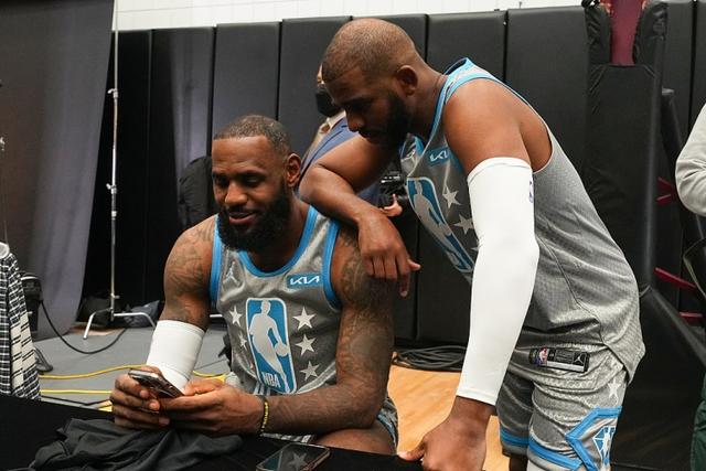 詹姆斯祝贺保罗：控卫之神