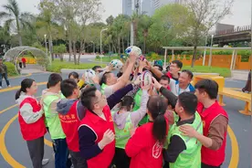 国际志愿者日两岸志愿者陪伴心智障碍青年体验橄榄球运动图片