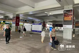 记者帮丨城站上新公交线路指示牌，旅客：整挺好，一目了然图片