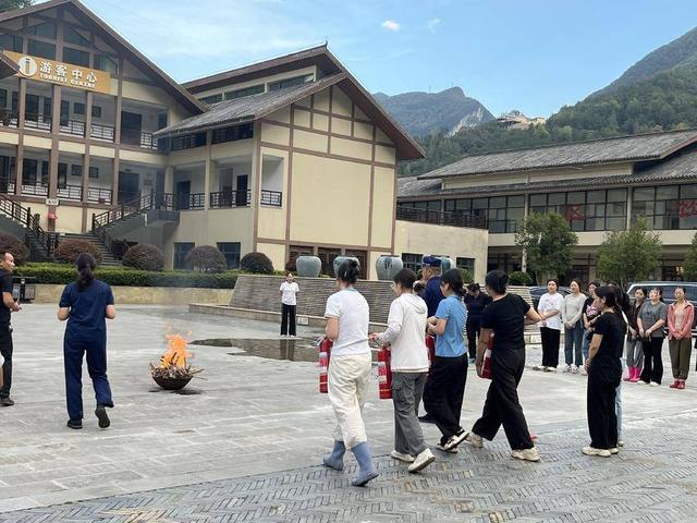 保康县五道峡景区：开展消防“实战”演练 护航“安心游”