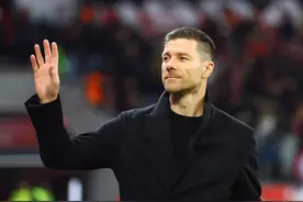 打破拜仁11个赛季垄断！勒沃库森只差1胜，就将以不败战绩夺队史德甲首冠图片