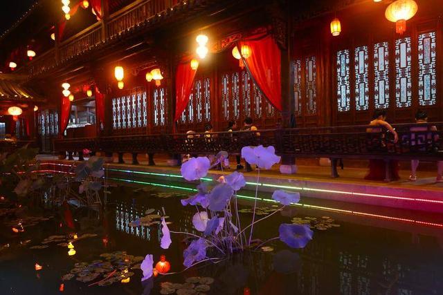 云梦：万人共赴千年古城夜宴 祥云湾奏响夜色七重奏文旅交响乐