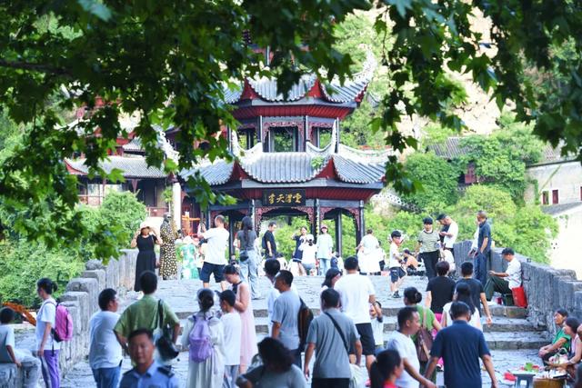 以水润文 以文促旅——镇远古城掀起暑期旅游热潮