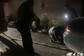 潍有正能量丨潍坊青州一车辆夜间突发侧翻，“猎鹰”迅速出动图片