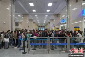 中越边境河口口岸今年以来出入境旅客突破500万人次图片