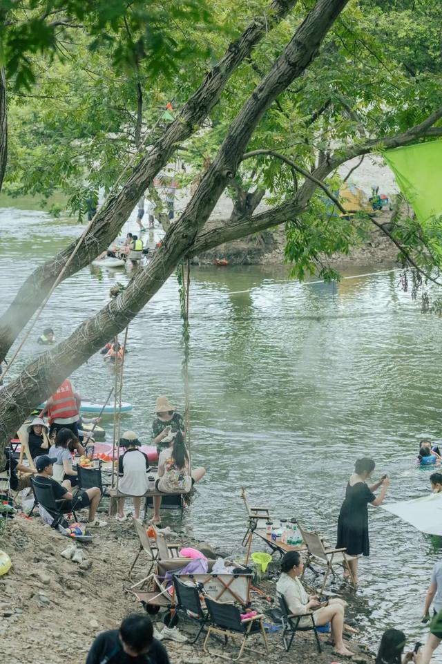 “窝囊漂流”彻底火了！上海周边去哪儿当“快乐咸鱼”？攻略收好