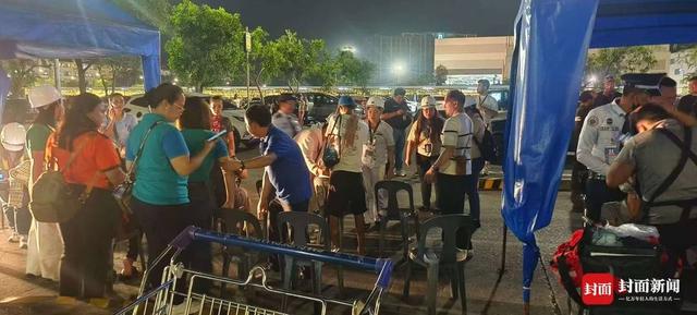 中国游客亲历菲律宾震后商场清场