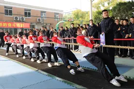 速度围观！火出圈的浙警院拔河队告诉你：拔河真的有很多讲究图片