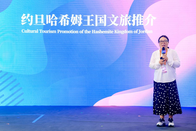 “炫彩世界”精彩延续：多国展位绽放多元风情 炫彩舞台绘“美美与共”新画卷