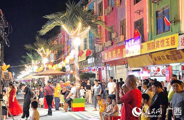 广西凭祥：梦幻浦寨吸引众多游客打卡体验
