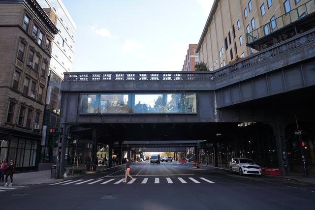 纽约高线公园：废弃铁路成为观光热点