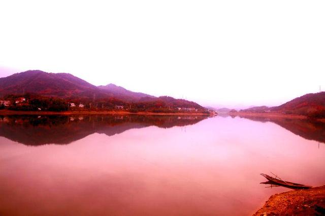 英山两河口红叶如画