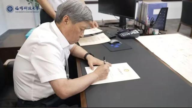 福耀科技大学首届50人集结完毕，录取最高分683分！7位院长亮相，王树国校长在录取通知书上亲笔签名！曹德旺曾称“对标斯坦福”