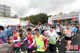 2025合川半程马拉松鸣枪起跑 男女子组前三名均打破赛会纪录图片