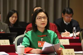 全国政协委员刘媛媛：挖掘原生态民族歌曲改编新歌图片