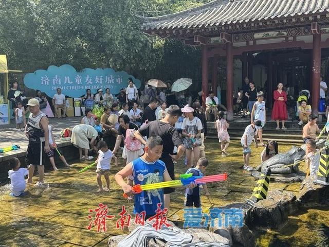 一年四季 泉在济南丨高温天里的清凉乐土：五龙潭清泉边童趣飞扬