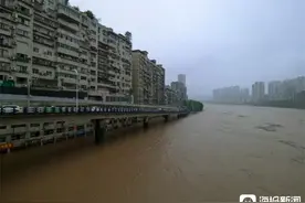 四川多地暴雨导致山洪灾害高发，达州洪峰过境，多处塌方图片