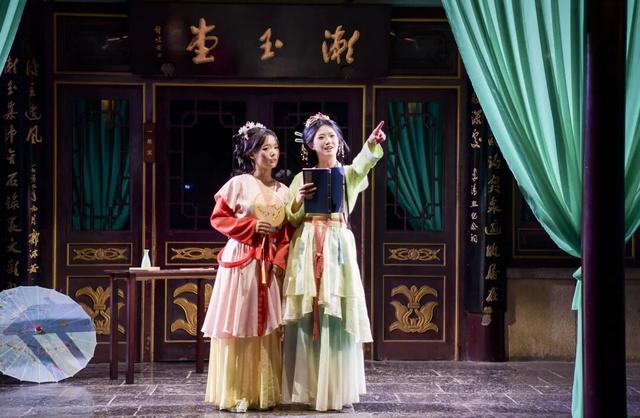 秋色满城 历下有约丨趵突泉的昼与夜 演绎双重泉韵盛宴