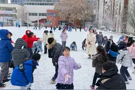 “今天的主要任务就是玩雪！”图片