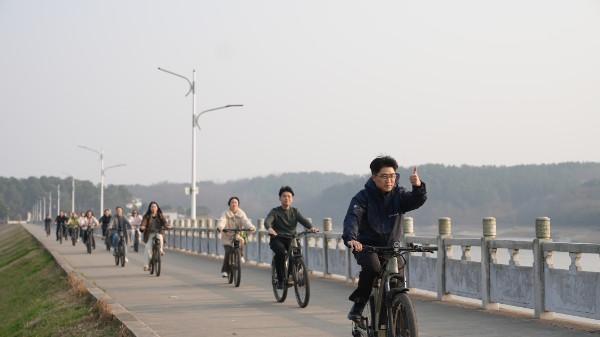 信阳市羊山新区：“骑”聚北湖 共建同行 工会青春互联主题活动顺利举办