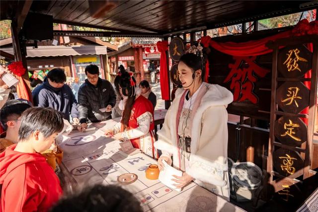 河南开封清明上河园：汉服免费？鱼灯免费？游园免费？快来开封一起感受辛弃疾笔下的“一夜鱼龙舞”！