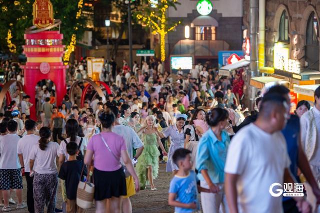 丰富多彩！街头演艺拉开青岛夜幕