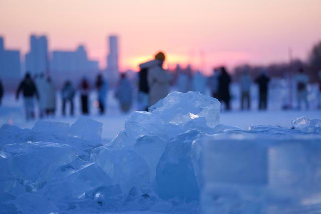 尔滨“钻石海” 浪漫赏落日