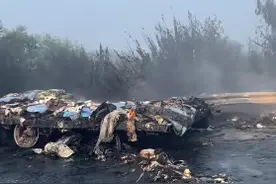 “少说几万辆车被堵”？一高速崩溃堵车7小时，全因这一辆车......图片