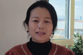 17年前被入室抢走的姜甲儒找到了！认亲现场母亲哭到休克：“即将高考，孩子很懂事”视频封面