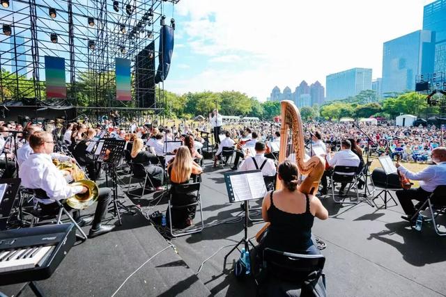 深圳莲花山草地音乐节，一个城市的年度仪式感