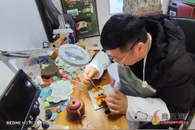 传统技艺融合现代科技 巧手无痕修复玉石图片