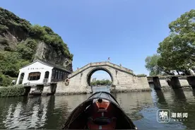 潮声丨乌篷船划出“年轻范”图片