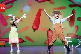 海南省演艺集团新春不打烊 儿童剧《涂涂的梦想》上演图片