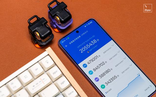 OPPO K13 Turbo Pro 发布：1999 元起售！给性能机加风扇，真的有用吗？