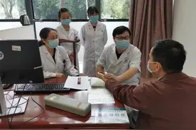 男子头皮化脓久不愈合，中药内服外敷缓解症状图片