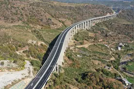 云南华丽高速全线通车图片