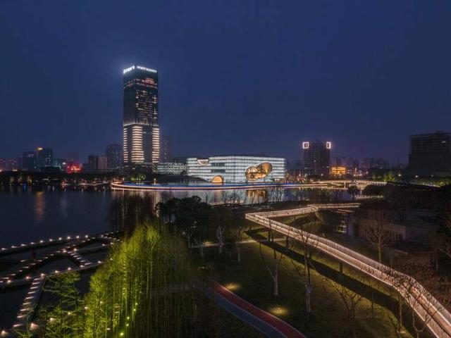 国庆追光指南：第二届上海国际光影节，解锁城市夜的N种浪漫｜国庆趣玩上海
