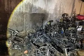 可恶，北京昌平一男子凌晨纵火、烧毁多辆电动自行车！刑拘！图片