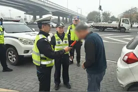 淄博张店：电动四轮车违规上快速路，一查还是酒驾图片