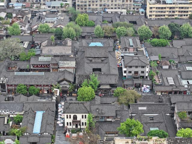 十字路口的古镇｜专访中规院副总规划师张广汉：避免“复制粘贴”，古镇开发要因地制宜挖特色
