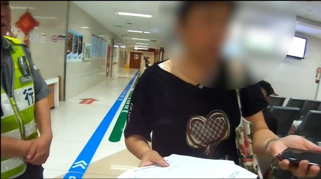 紧急！手机屏幕被控制，屏幕上闪烁着验证码短信……