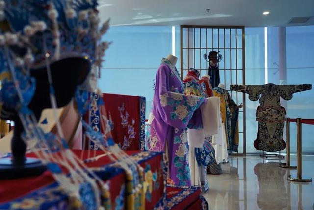火出圈！王府井“空中戏院”成年轻人打卡新宠——
