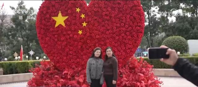 国旗扬、花锦簇，节日氛围感拉满！各地盛装迎国庆 满城尽是“中国红”