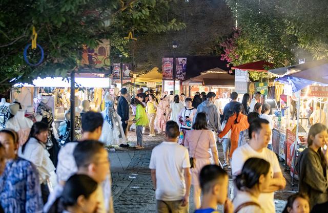 荷城夜经济带动夏日烟火气