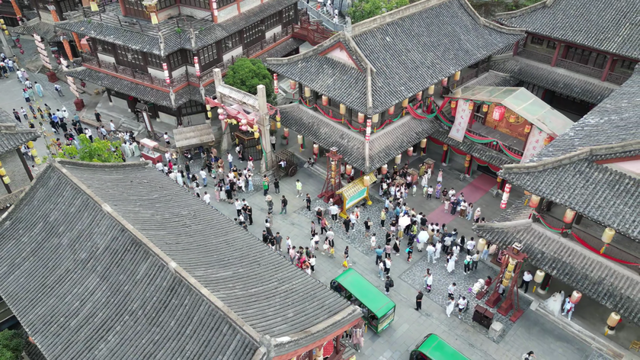 国庆首日，东阳这里开启“人从众”模式！